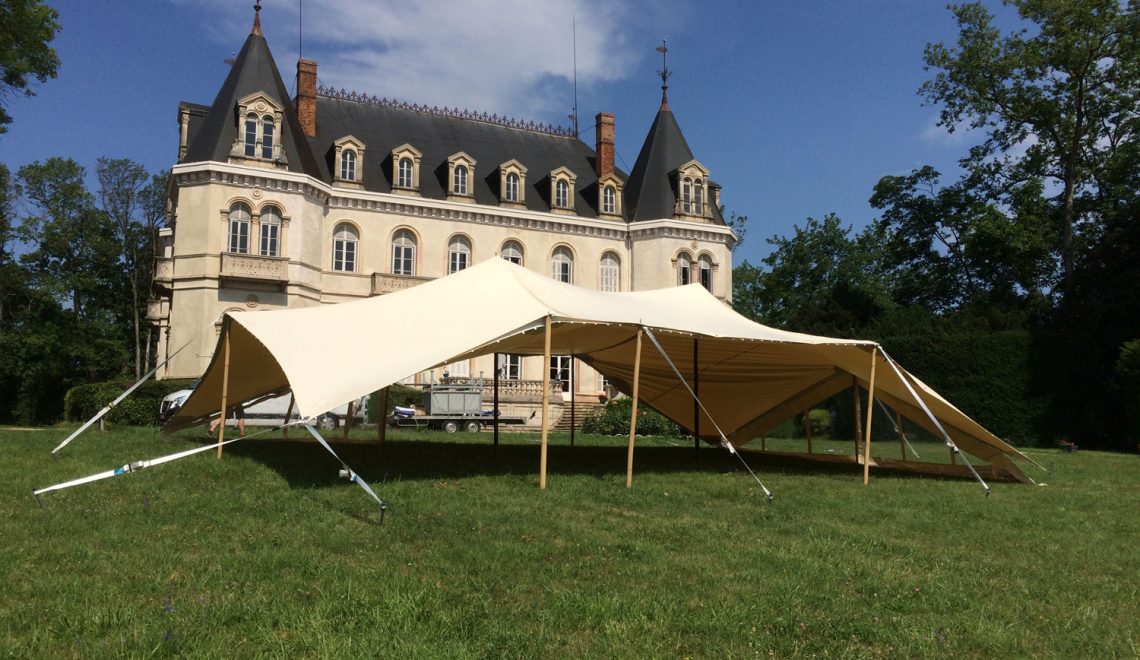 Aménager votre jardin avec une tente de réception nomade