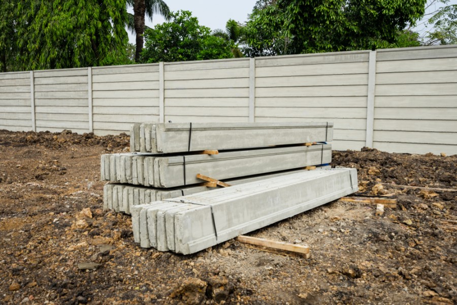 Cloture plaque beton : une bonne solution pour aménager vos extérieurs ?