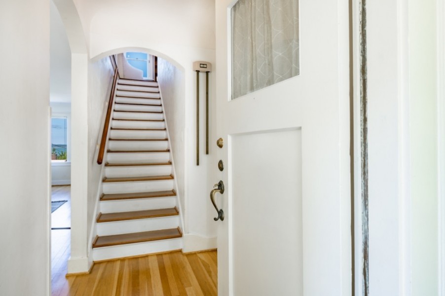 Appliquer de la peinture pour rendre votre escalier plus moderne